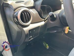 Nissan Micra 1.0 12V Épave (2017, Blanc)