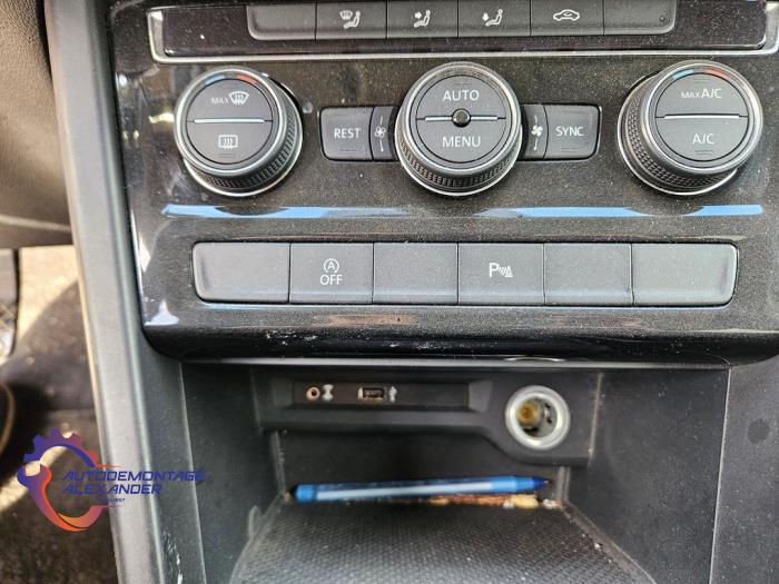Volkswagen Touran 1.6 TDI SCR BlueMotion Technology Salvage vehicle (2017, Gray)