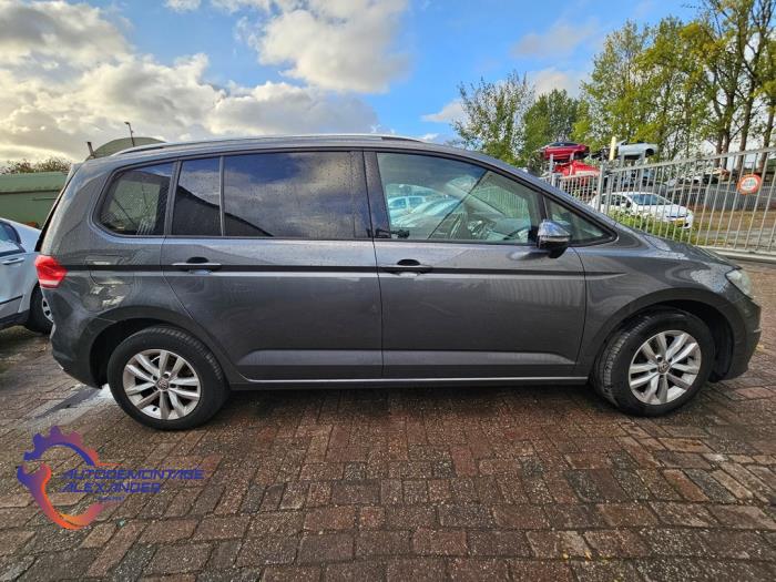 Volkswagen Touran 1.6 TDI SCR BlueMotion Technology Salvage vehicle (2017, Gray)