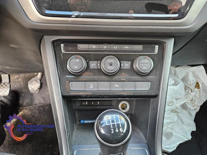 Volkswagen Touran 1.6 TDI SCR BlueMotion Technology Salvage vehicle (2017, Gray)