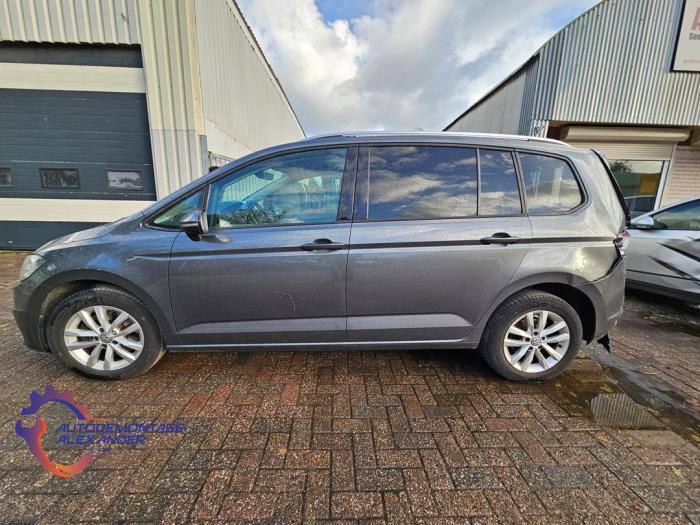 Volkswagen Touran 1.6 TDI SCR BlueMotion Technology Salvage vehicle (2017, Gray)