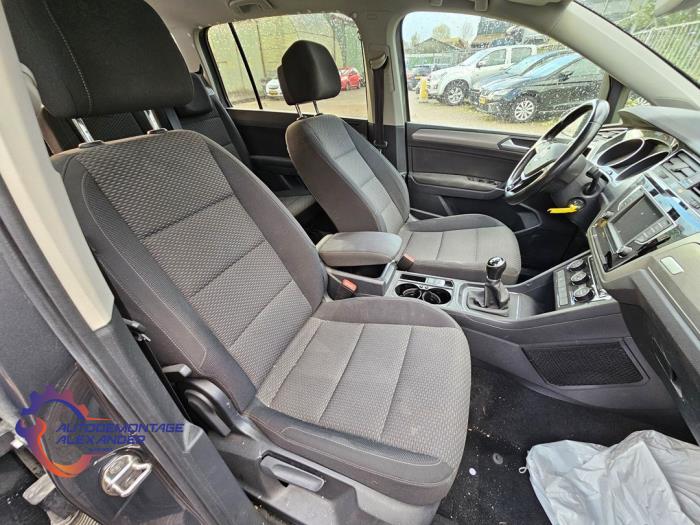Volkswagen Touran 1.6 TDI SCR BlueMotion Technology Salvage vehicle (2017, Gray)