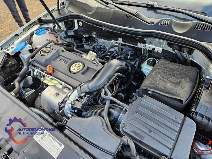 Volkswagen Passat 1.4 TSI 16V Salvage vehicle (2010, Silver)