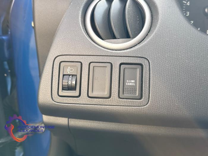 Suzuki Swift 1.3 VVT 16V Samochód złomowany (2005, Niebieski)