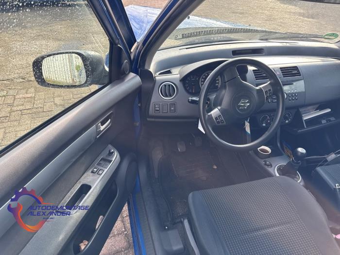 Suzuki Swift 1.3 VVT 16V Samochód złomowany (2005, Niebieski)