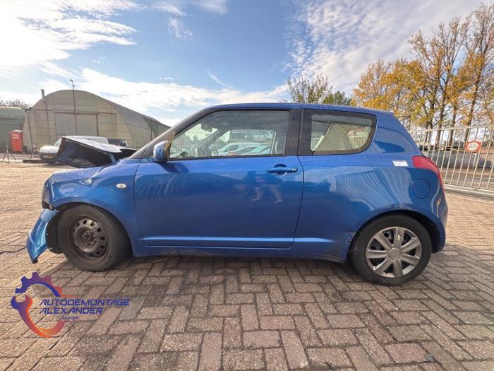 Suzuki Swift 1.3 VVT 16V Samochód złomowany (2005, Niebieski)
