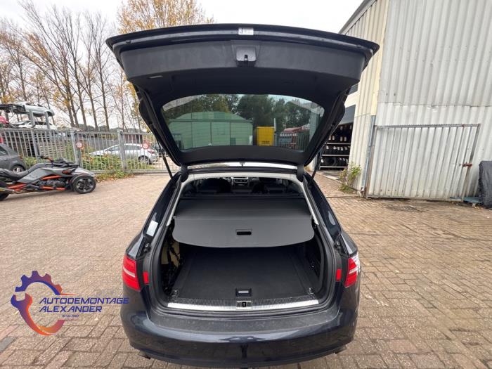 Audi A4 Avant 1.8 TFSI 16V Schrottauto (2012, Blau)