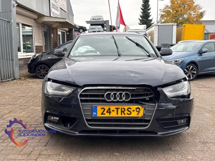 Audi A4 Avant 1.8 TFSI 16V Schrottauto (2012, Blau)