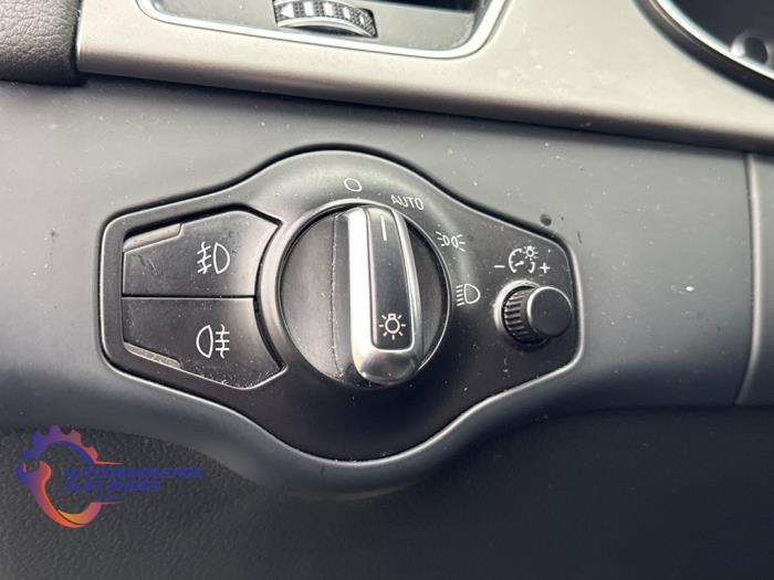 Audi A4 Avant 1.8 TFSI 16V Schrottauto (2012, Blau)