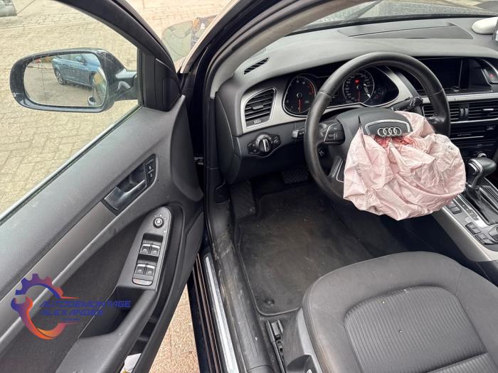 Audi A4 Avant 1.8 TFSI 16V Schrottauto (2012, Blau)