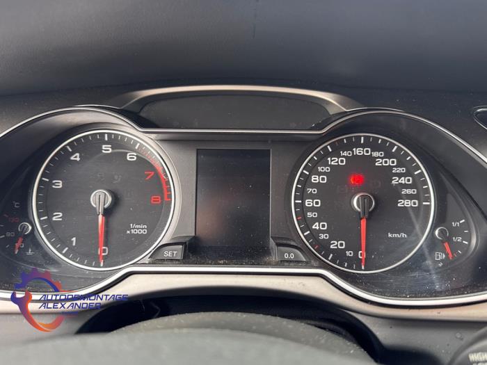 Audi A4 Avant 1.8 TFSI 16V Schrottauto (2012, Blau)