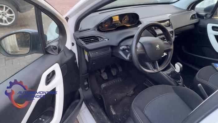 Peugeot 208 I 1.0 Vti 12V PureTech Vehículo de desguace (2014, Blanco)