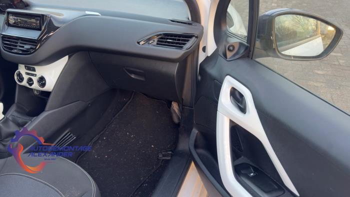 Peugeot 208 I 1.0 Vti 12V PureTech Vehículo de desguace (2014, Blanco)