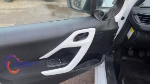 Peugeot 208 I 1.0 Vti 12V PureTech Vehículo de desguace (2014, Blanco)