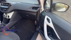 Peugeot 208 I 1.0 Vti 12V PureTech Vehículo de desguace (2014, Blanco)