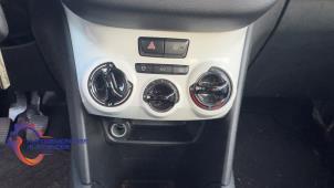 Peugeot 208 I 1.0 Vti 12V PureTech Vehículo de desguace (2014, Blanco)