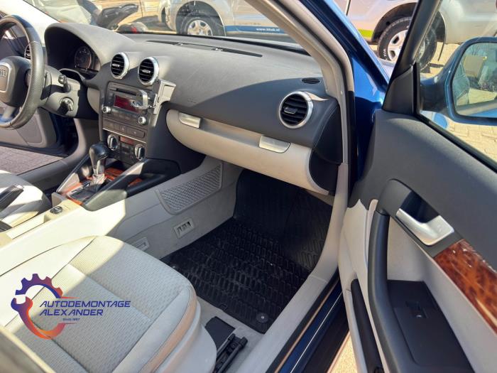 Audi A3 Sportback 2.0 TDI 16V Samochód złomowany (2009, Niebieski)