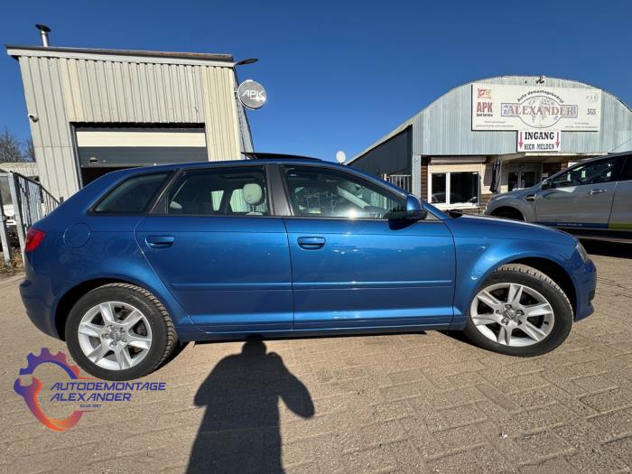 Audi A3 Sportback 2.0 TDI 16V Samochód złomowany (2009, Niebieski)