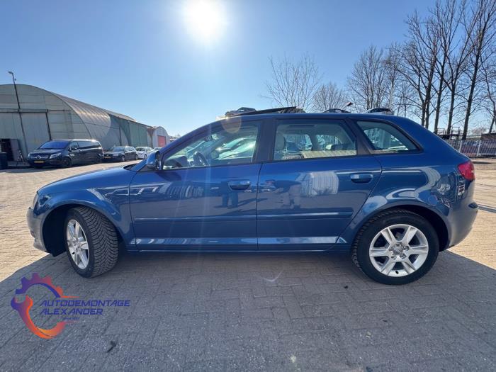 Audi A3 Sportback 2.0 TDI 16V Samochód złomowany (2009, Niebieski)