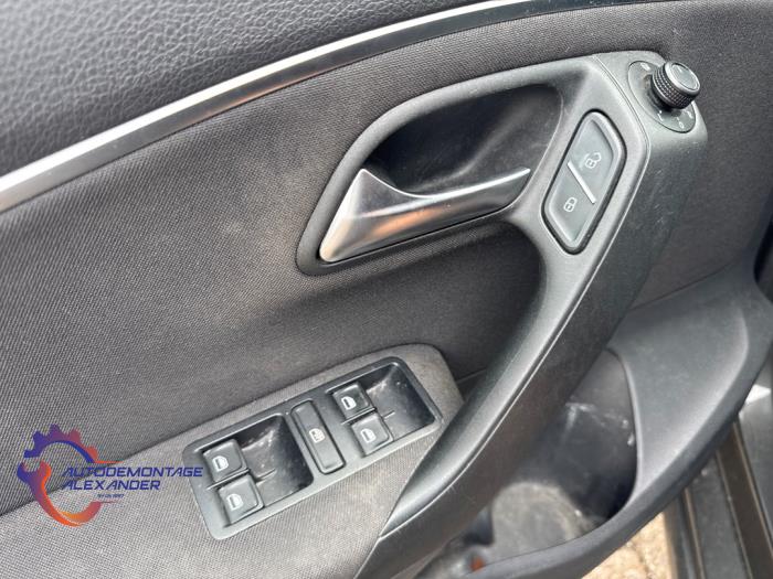 Volkswagen Polo V 1.4 TDI 12V 90 Épave (2014, Gris)