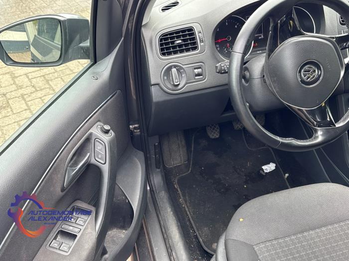 Volkswagen Polo V 1.4 TDI 12V 90 Épave (2014, Gris)