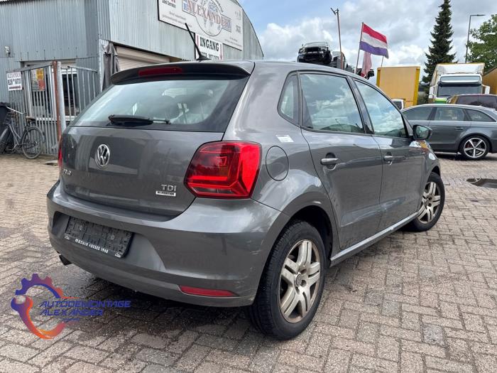 Volkswagen Polo V 1.4 TDI 12V 90 Épave (2014, Gris)