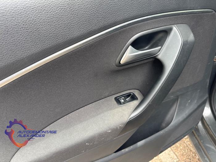 Volkswagen Polo V 1.4 TDI 12V 90 Épave (2014, Gris)