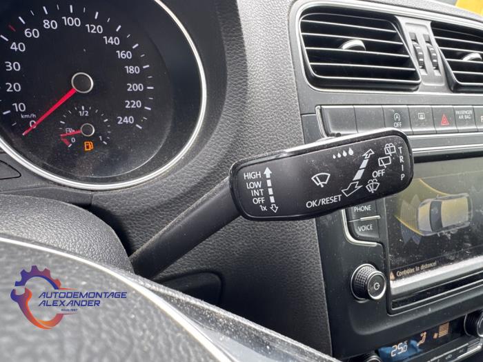 Volkswagen Polo V 1.4 TDI 12V 90 Épave (2014, Gris)