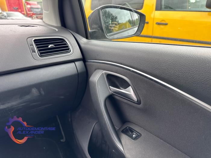 Volkswagen Polo V 1.4 TDI 12V 90 Épave (2014, Gris)