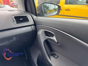 Volkswagen Polo V 1.4 TDI 12V 90 Épave (2014, Gris)