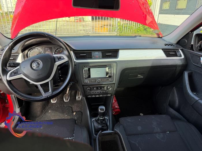 Skoda Rapid Spaceback 1.6 TDI Greenline Vehículo de desguace (2014, Rojo)