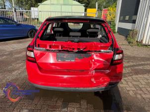 Skoda Rapid Spaceback 1.6 TDI Greenline Vehículo de desguace (2014, Rojo)