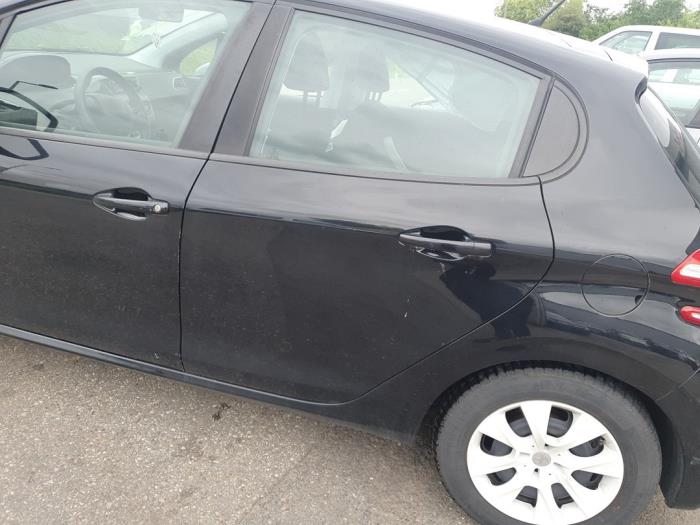 Peugeot 208 I 1.0 Vti 12V PureTech Schrottauto (2014, Schwarz)