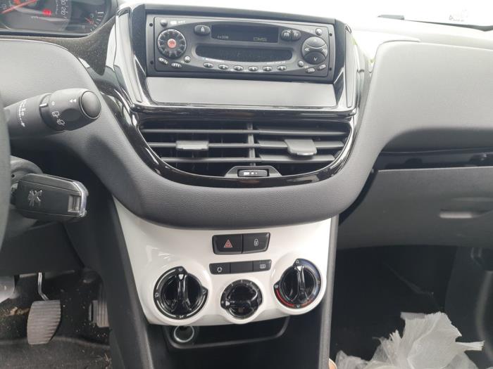 Peugeot 208 I 1.0 Vti 12V PureTech Schrottauto (2014, Schwarz)