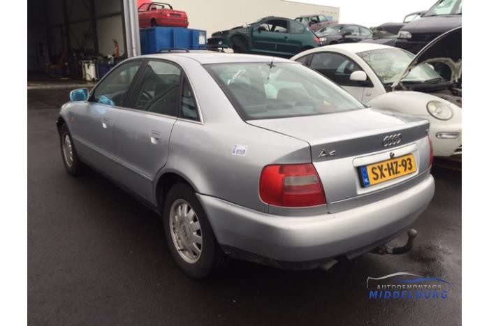 Audi A4 1.8 20V Épave (1998, Gris)