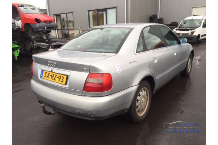 Audi A4 1.8 20V Épave (1998, Gris)