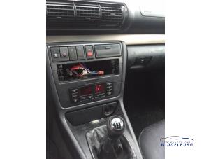 Audi A4 1.8 20V Épave (1998, Gris)