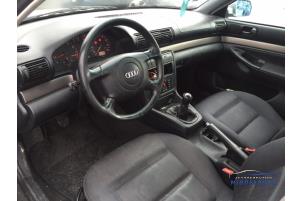 Audi A4 1.8 20V Épave (1998, Gris)