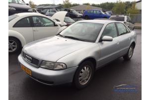 Audi A4 1.8 20V Épave (1998, Gris)