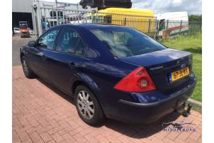 Ford Mondeo III 2.0 TDCi 115 16V Épave (2002, Bleu)