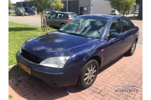 Ford Mondeo III 2.0 TDCi 115 16V Épave (2002, Bleu)