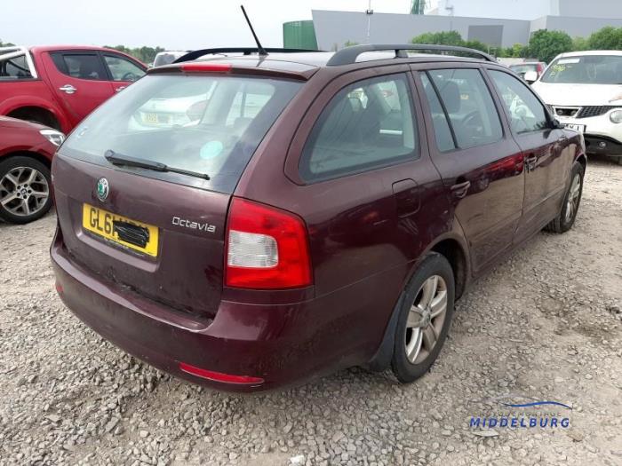 Skoda Octavia Combi Tsi V Schrottauto Rot