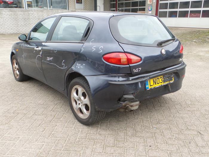 Alfa Romeo 147 Épave (2004, Aubergine)