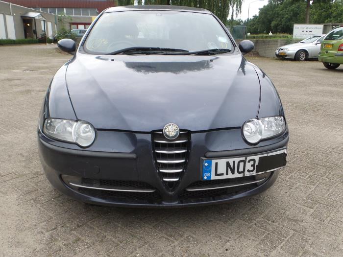 Alfa Romeo 147 Épave (2004, Aubergine)