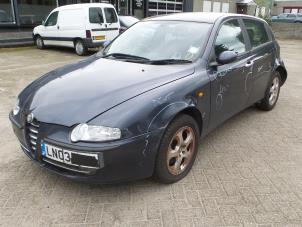 Alfa Romeo 147 Épave (2004, Aubergine)