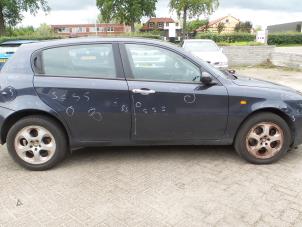 Alfa Romeo 147 Épave (2004, Aubergine)