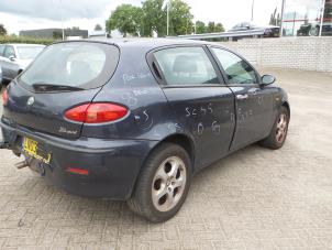 Alfa Romeo 147 Épave (2004, Aubergine)