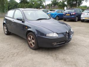 Alfa Romeo 147 Épave (2004, Aubergine)