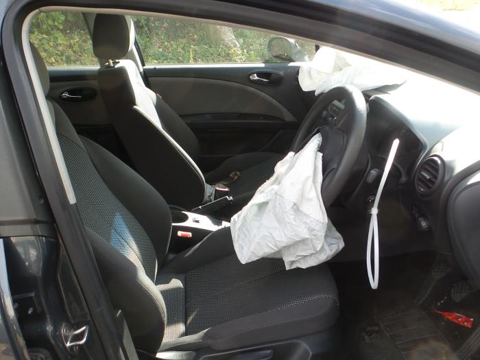 Seat Leon 1.6 Samochód złomowany (2008, Niebieski, Antracytowy, Przezroczysty)