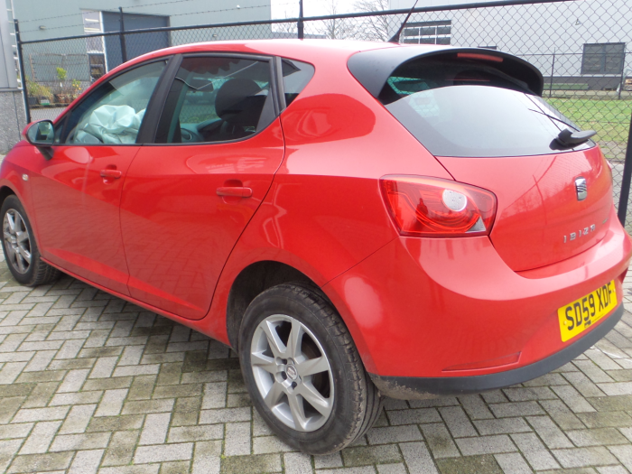 Seat Ibiza IV 1.4 TDI Épave (2010, Uni-couleur, Rouge)